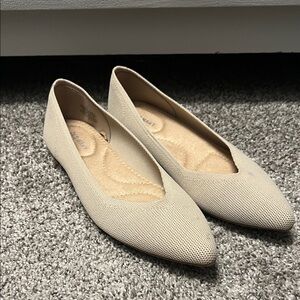 NWOT Old Navy Cream Women's Flats
